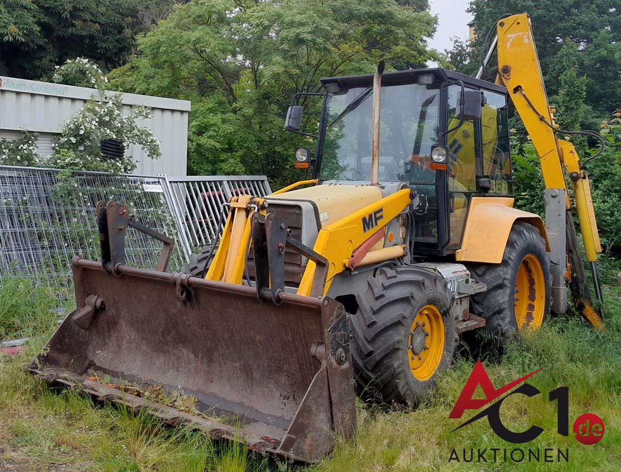 Baggerlader MF 800